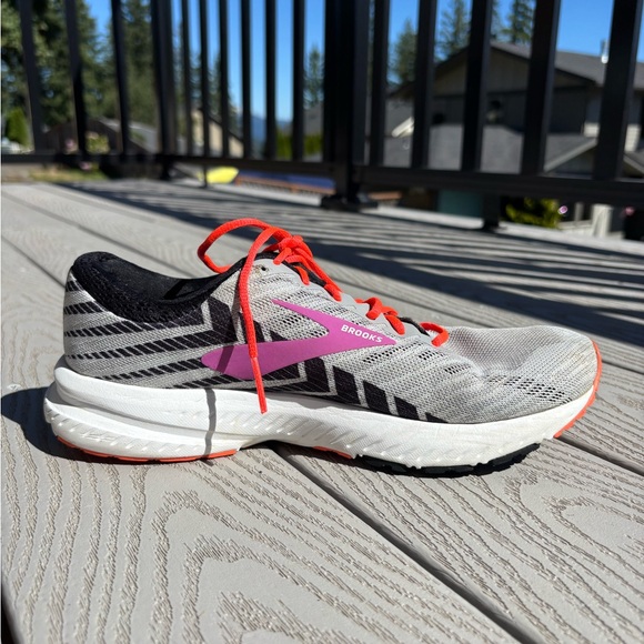 Brooks Launch 6 Women's Size 9 Grey/Black/Purple Athletic Running Shoes - Picture 2 of 10
